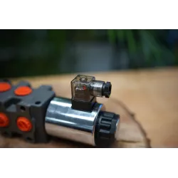 24V Solenoid Directional Valve 90 L/min 6/2 Divider for 3rd Function