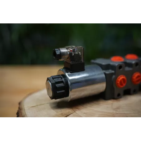 12V Solenoid Directional Valve 90 L/min, 6/2 Divider for 3rd Function