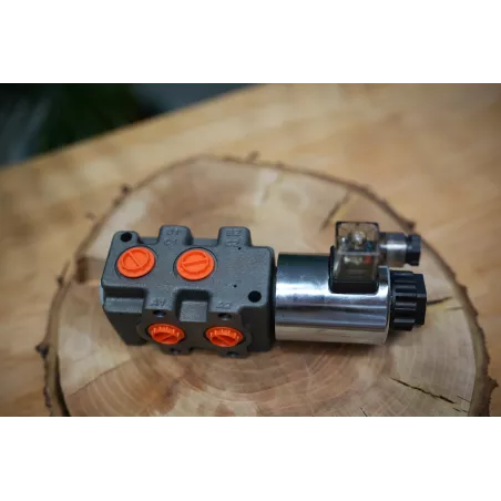 12V Solenoid Directional Valve 90 L/min, 6/2 Divider for 3rd Function