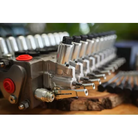 10 Functions Walvoil DPX100 with 1 Joystick AJW with MTH handle + ecu box with electronic for extension