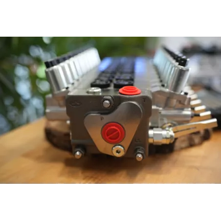 10 Functions Walvoil DPX100 with 1 Joystick AJW with MTH handle + ecu box with electronic for extension
