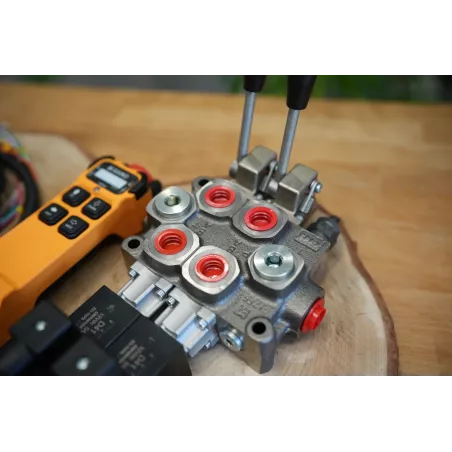 5-Spool Monoblock Hydraulic Valve 60 L/min 24V + Juuko Wireless