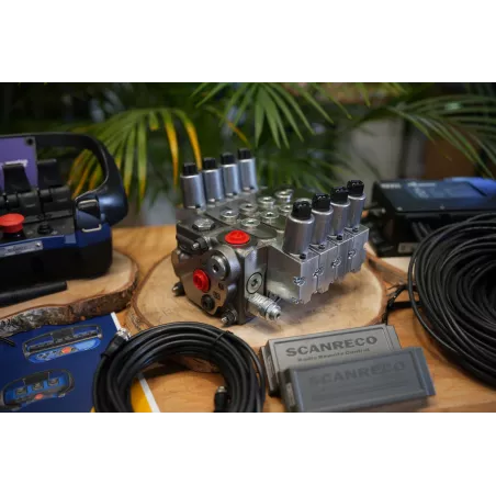 Electric Valve Walvoil DPX050 4 Sections + Scanreco Mini G2B Remote
