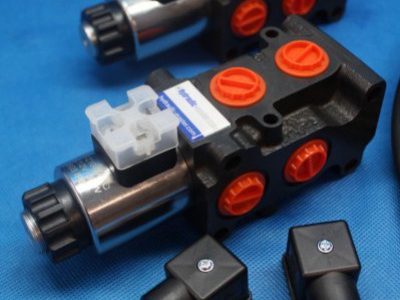 Hydraulic selector valve
