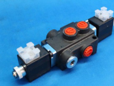 Single spool hydraulic valve 